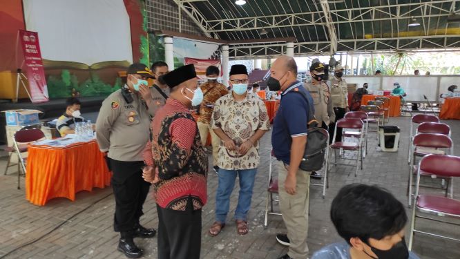 Pak Randi Kasat Intel Polres Metro Tangerang Kaos Biru